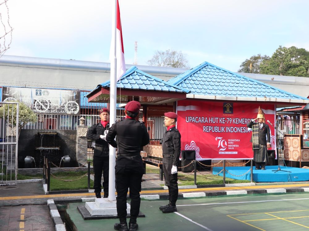 Rutan Tarutung gelar upacara peringatan HUT Ke-79 Kemerdekaan RI di lapangan Rutan tersebut, Sabtu (17/8). Waspada/ist