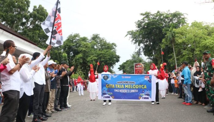 Ribuan Pelajar Ramaikan Pawai Alegoris