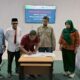 Dekan FTIK IAIN Langsa, Dr. Amiruddin Yahya Azzawiy, MA saat penandatanganan Memorandum of Agreement (MoA) dengan Yayasan Forum Konservasi Leuser (FKL) di ruang rapat Chamber Meeting kampus setempat, Jumat (2/8). Waspada/dede