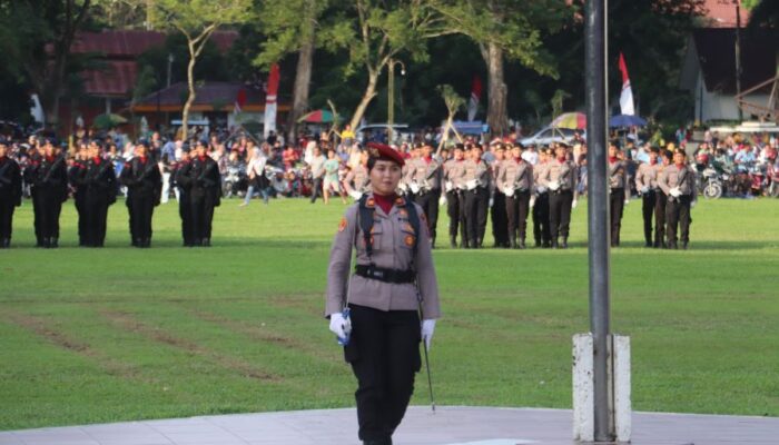 Ipda Made Intan Danup Penurunan Bendera HUT Ke-79 RI Di Langkat 