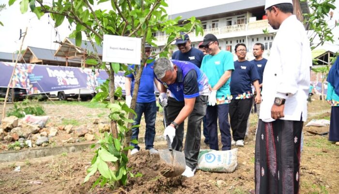 Kadisparpora Aceh Besar Tanam Pohon Di Dayah Ulee Titi