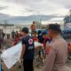 Proses evakuasi jenazah seorang laki-laki tanpa identitas di Pelabuhan Umum Krueng Gekueh, Kecamatan Dewantara, Kabupaten Aceh Utara, Senin (19/8). Waspada/ist