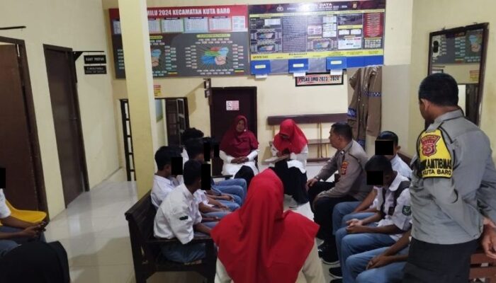 Polsek Kuta Baro Amankan Belasan Pelajar Bolos Di Warkop