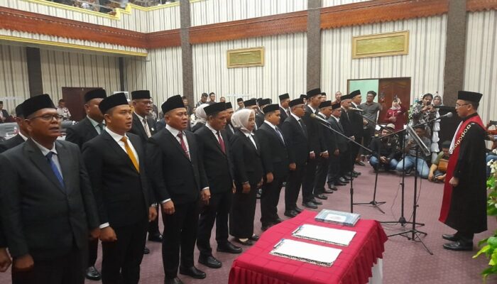 25 Anggota DPRK Dilantik, Amaliun Dan Darto Pimpinan Sementara