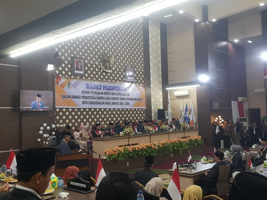 KAKAN Kemenag Subulussalam, H. Marwan Z, S.Ag, MM memimpin doa. (Waspada/Khairul Boangmanalu)