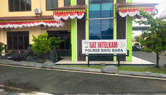 Mantan Bupati Zahir Ambil SKCK Di Polres Batubara