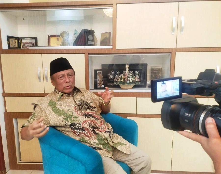 Mantan Ketua Muda Tata Usaha Negara pada MA RI periode 2016-2022 Prof. Dr. Supandi, SH, M.Hum saat memberikan keterangannya. (Waspada/Edward Limbong).
