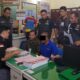 Tersangka HG (baju biru) saat diserahkan kepada pihak Kejaksaan Negeri Simalungun, Selasa (20/8).(Waspada/ist).
