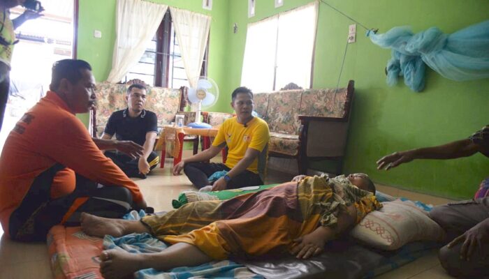 Kunjungi Warga Sakit, Wabup Sergai Motivasi Untuk Sembuh