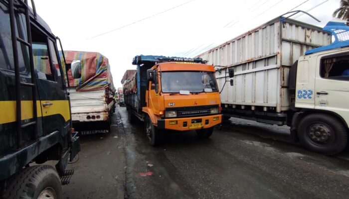 Macet Hingga 7 Km Akibat Pengecoran Jalinsum