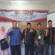 Sekda Yusrizal foto bersama perwakilan peserta pelatihan. Waspada/Seh Muhammad Amin