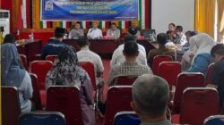 Berlangsungnya rapat pembahasan tindaklanjut LHP BPK RI tahun 2023-2024 dan tahun-tahun sebelumnya, di Oproom Kantor Bupati Aceh Singkil, Jumat (2/8/2024). WASPADA/Ariefh.