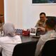 Kapolres Aceh Timur AKBP Nova Suryandaru SIK, menerima kunjungan Panwaslih Aceh Timur di ruang kerjanya di Peudawa, Rabu (21/8). Waspada/Muhammad Ishak