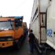 Situasi kemacetan Jalinsum di Kec Air Batu, Kab Asahan karena kemacetan akibat pengecoran jalan. Foto direkam, Rabu (21/8). Waspada/Sapriadi