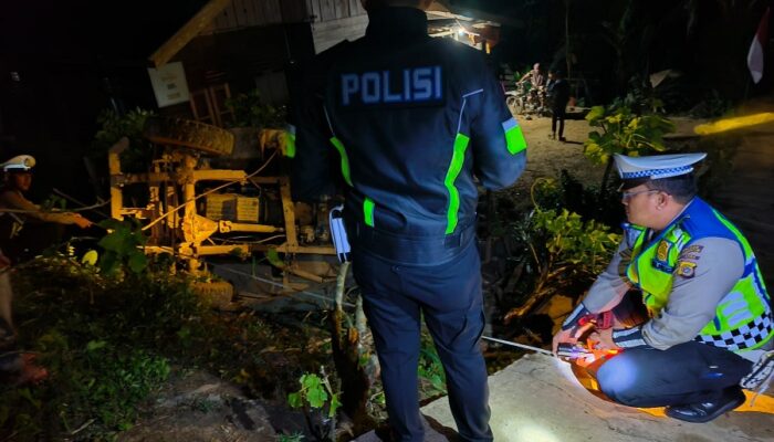 Mobil Sawit Terbalik, Sopir Meninggal Dua Rekannya Selamat