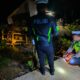 Polisi Satlantas Polres Aceh Timur melakukan olah TKP kecelakaan mobil pengangkuut sawit yang menyebabkan supir meninggal dunia di Desa Seuneubok Bayu, Banda Alam, Aceh Timur, Rabu (21/8). Waspada/Muhammad Ishak