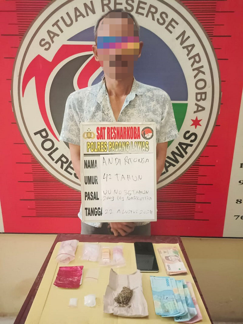 Satres Narkoba Polres Palas Tangkap Pengedar tersangka Narkoba berinisial AR di desa Lubuk Bunut, kecamatan Huta Raja Tinggi. (Waspada/Ist)
