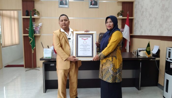 Ketua PA Terima Penghargaan Dari Mahkamah Keadilan