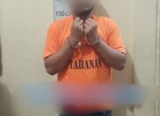 Satres Narkoba Polres Langkat  mengamankan AD, 29, warga Lhokseumawe, Provinsi Aceh, yang terlibat dalam kasus peredaran narkotika jenis sabu, kemarin. Waspada/ist