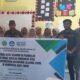 Tim PKM Unsam melakukan foto bersama dengan para siswa SMA Negeri 1 Peureulak. (Waspada/Ibnu Sa'dan)