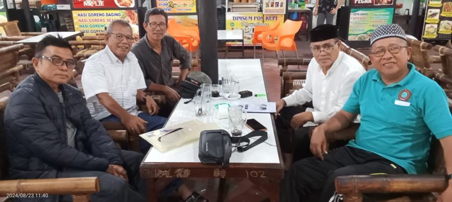 Ketua DPW FK PPN Aceh Ir. Yonizam (kanan). Waspada/Ist