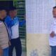 ANGGOTA Bawaslu Humbahas Eduart Bert Sianturi (kanan) Monsuv pengawasan pencermatan DPS di Desa Dolokmargu, Kecamatan Lintongnihuta. Waspada/Ist