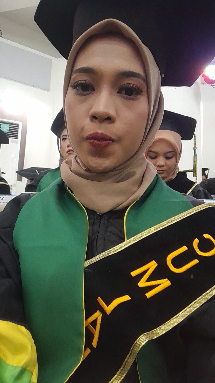 ULFA MAISARI SINAGA, mahasiswa Fakuktas MIPA USU berhasil meraih predikat cumlaude dengan IPK 3.67 dan diwisuda di Auditorium. USU, Jumat (23/8/2024). Waspada/ist