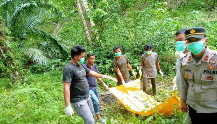 Polisi Evakuasi Mayat Diduga Alami Gangguan Mental