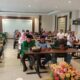 Sejumlah elemen masyarakat mengikuti sosialisasi pengawasan tahapan pencalonan yang digelar Bawaslu Kab. Labusel, baru-baru ini. WAspada/Deni Daulay
