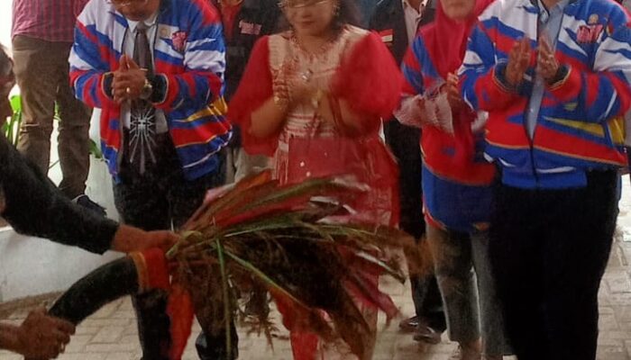 Pendaftar Pertama Paslon Bupati Dan Wakil Bupati Dairi Disambut Tarian Era Era