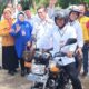 Balon Bupati dan Wabup Sergai Darma Wijaya-Adlin Tambunan naik RK-King daftar ke KPU Sergai. Waspada/Darmawan