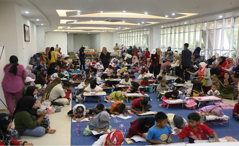 RATUSAN anak di Pangkalansusu ikuti lomba mewarnai. Waspada/Ist