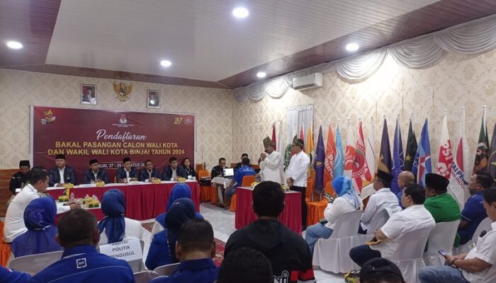 Amir-Jiji Terharu Diantar Ribuan Warga Daftar Ke KPU