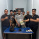 Tersangka Ir alias Iwan bersama barang bukti diamankan Sat Resnarkoba Polres Batubara. (Waspada/ist)