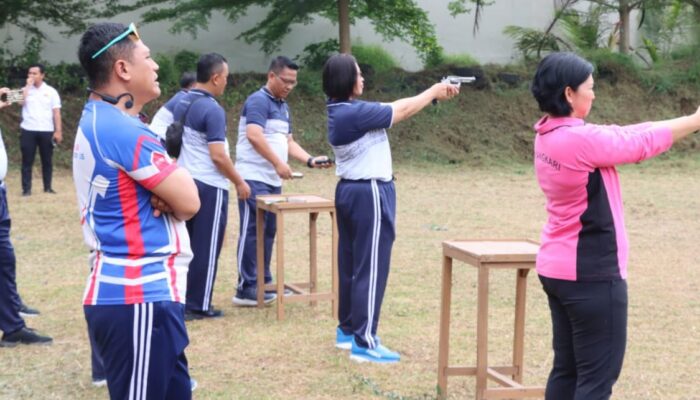 Tingkatkan Kemampuan Personel, Polres P.Siantar Latihan Menembak