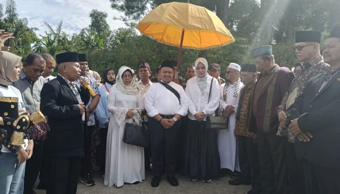 Paslon Jalur Independen Dolly-Buchori Daftar Ke KPU Tapsel