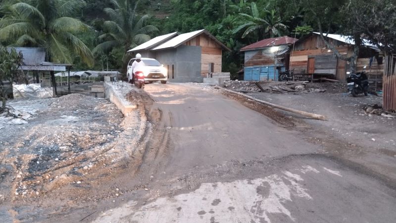 Terlihat dalam gambar, Pemeliharaan Jalan Mbarung - Kedataran dan pekerjaan pembangunan box sleep yang berlokasi di Desa Pulo Gadung Kecamatan Lawe Alas, sudah rampung dikerjakan. Waspada/Seh Muhammad Amin