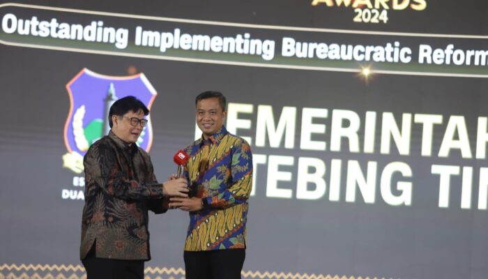 Pemko Tebingtinggi Raih Outstanding Implementing Bureaucratic Reform