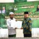 Suprianto, ST saat menerima surat persetujuan dukungan dari PAS Aceh untuk mencalonkan diri pada Pilkada 2024.( Waspada/Ist).