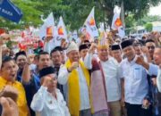 PASLON Bupati/Wakil Bupati Batubara Baharuddin Siagian-Syafrizal (Bahagia)  saat mendaftar di KPU Batubara. Waspada/Iwan Has