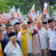 PASLON Bupati/Wakil Bupati Batubara Baharuddin Siagian-Syafrizal (Bahagia)  saat mendaftar di KPU Batubara. Waspada/Iwan Has