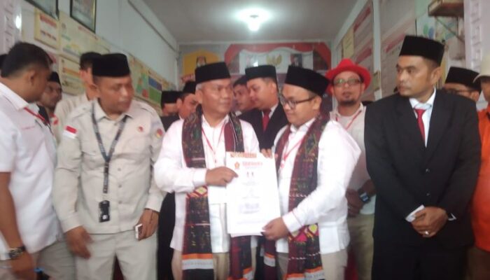 Pasangan ADIL Diusung Partai Gerindra Dan Partai Buruh Daftar Ke KPU Palas