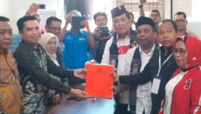 Paslon Yan Santoso Purba-Irwan Mendaftar Ke KPU P.Siantar
