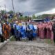 asangan Anton-Benny dan pendukungnya saat tiba di halaman kantor KPU Simalungun dengan diiringi grup Nasyid Modern, Kamis (29/8) sore.(Waspada/Hasuna Damanik).