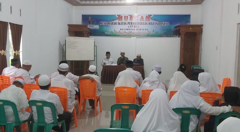 Drs H Muhammad Nasir Pasaribu  Ketua terpilih IPHI Kec.Babalan  periode 2024-2029 memberi sambutan di Aula Kantor IPHI Kec.Babalan, Sabtu (31/8/24). Waspada/Boy Aprizal