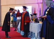 Rektor UGN Padangsidimpuan Wisuda 527 Mahasiswa