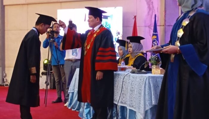Rektor UGN Padangsidimpuan Wisuda 527 Mahasiswa
