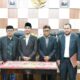 Pj Wali Kota Langsa, Syaridin saat penandatangan berita acara P-APBK Langsa Tahun Anggaran 2024, di ruang Paripurna, Jumat (30/8) malam.Waspada/Ist.