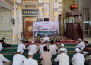 Jamaah Haji Kloter 10 Debarkasi Aceh, menggelar doa bersama sebagai tanda syukur atas suksesnya penyelenggaraan ibadah haji di Masjid Agung Darussalihin Idi, Aceh Timur, Rabu (31/7). Waspada/H. Muhammad Ishak