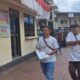 Muhammad Agussalim wartawan TVRI dan juga Media Online bersama rekannya saat melaporkan pengancaman atas dirinya ke Mapolres Mandailing Natal. Waspada/Ali Anhar Harahap